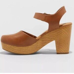 Universal Threads Marcia Heeled Clog Pumps in Cognac, 7.5